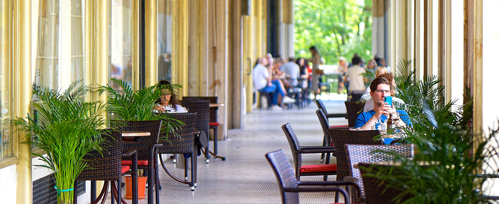 Le retour des beaux jours : le moment idéal pour postuler dans la restauration